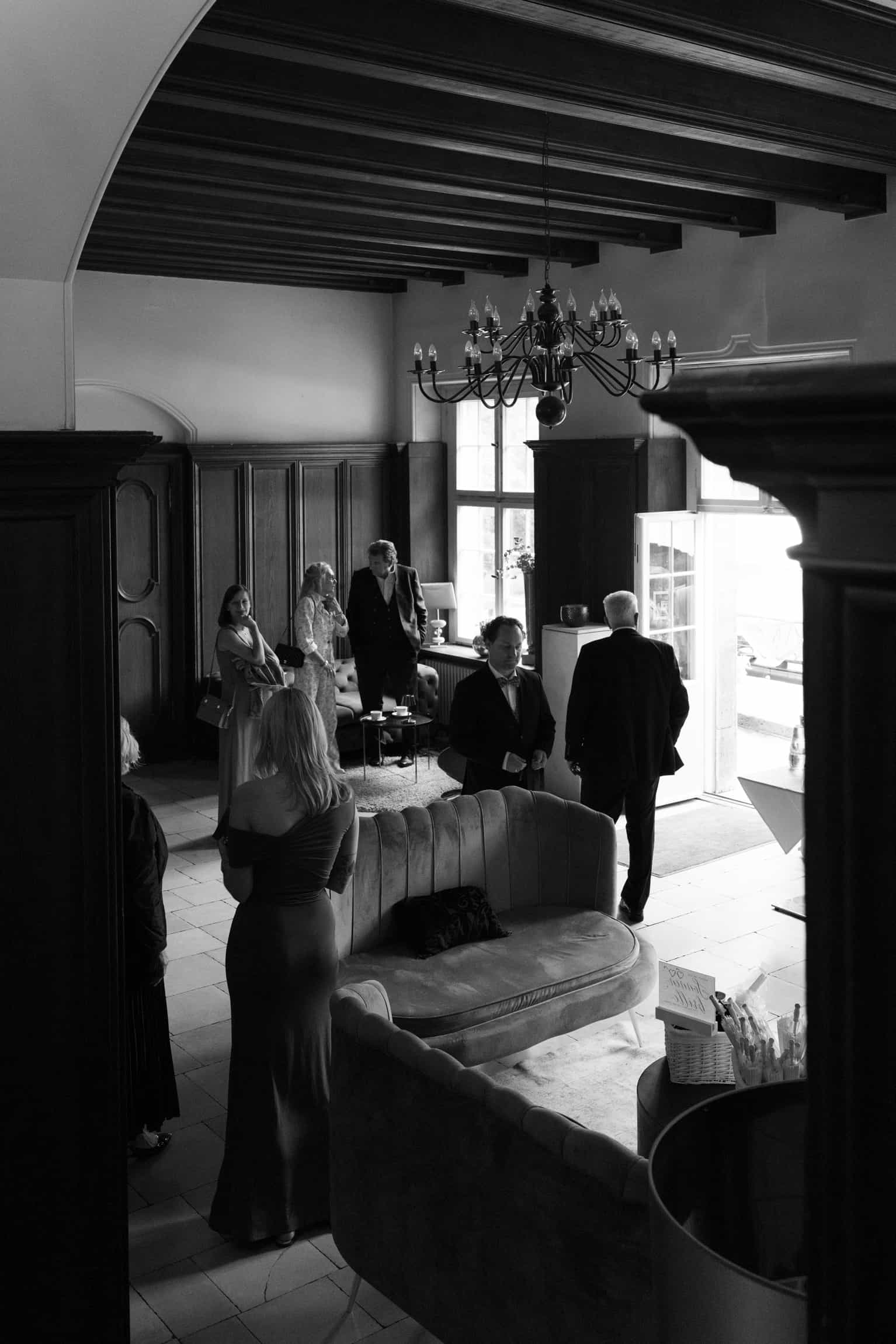 Emotionaler dokumentarischer Hochzeitsmoment