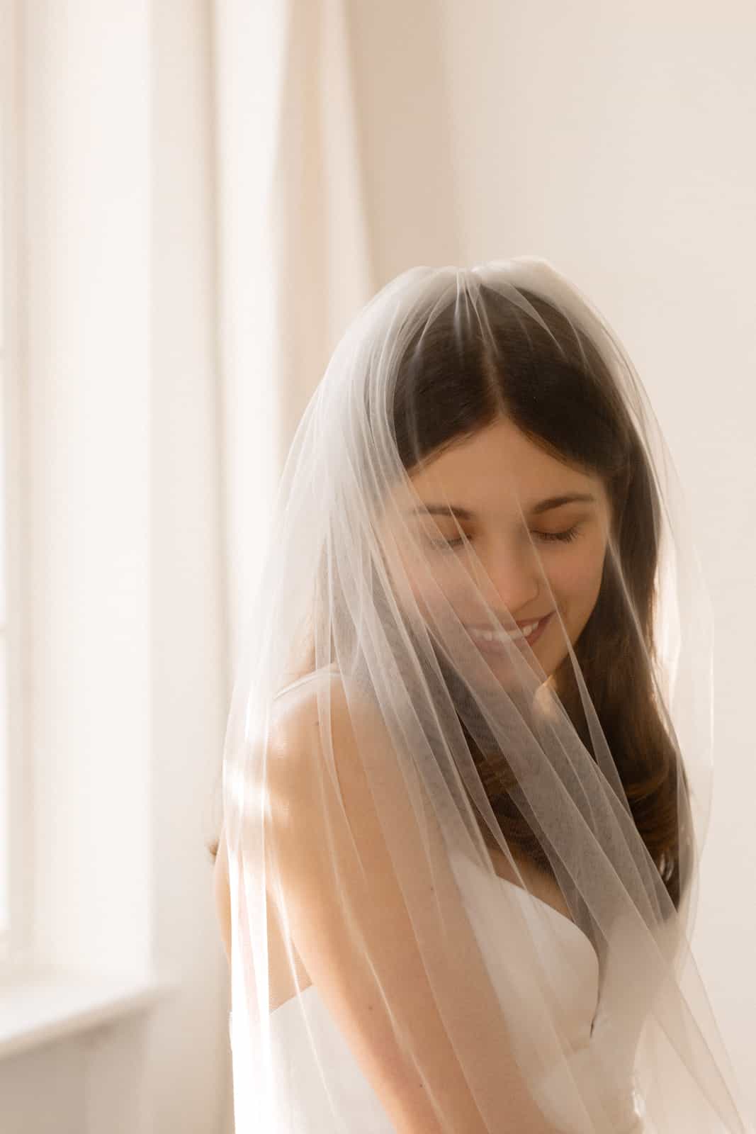 Bride with delicate veil during getting ready, documentary wedding photography Berlin Brandenburg
